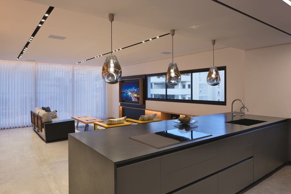 Penthouse apartment – Ra'anana תאורת מטבח מעוצבת על ידי דורי קמחי